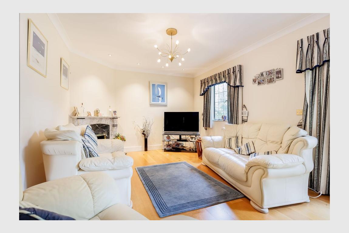 House For Sale Upper Golf Links Road Broadstone BH18 8BX Ref