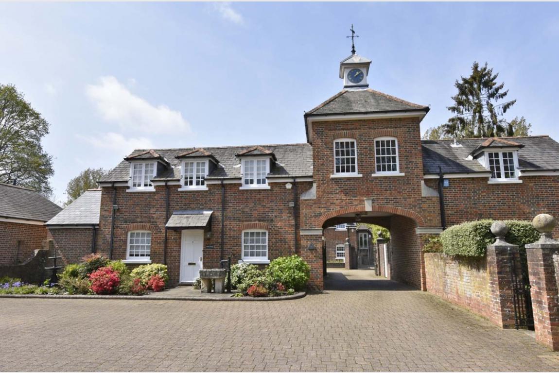 House For Sale Magna Court Wimborne BH21 3AE Ref CB005827