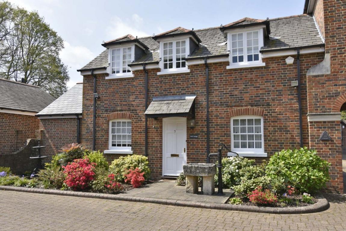 House For Sale Magna Court Wimborne BH21 3AE Ref CB005827