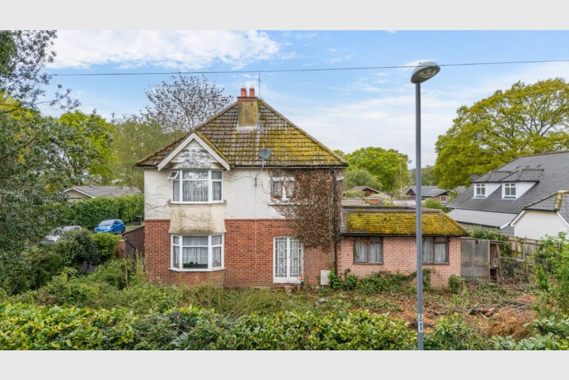 Image: 1 Cedar Drive Wimborne Dorset Wimborne