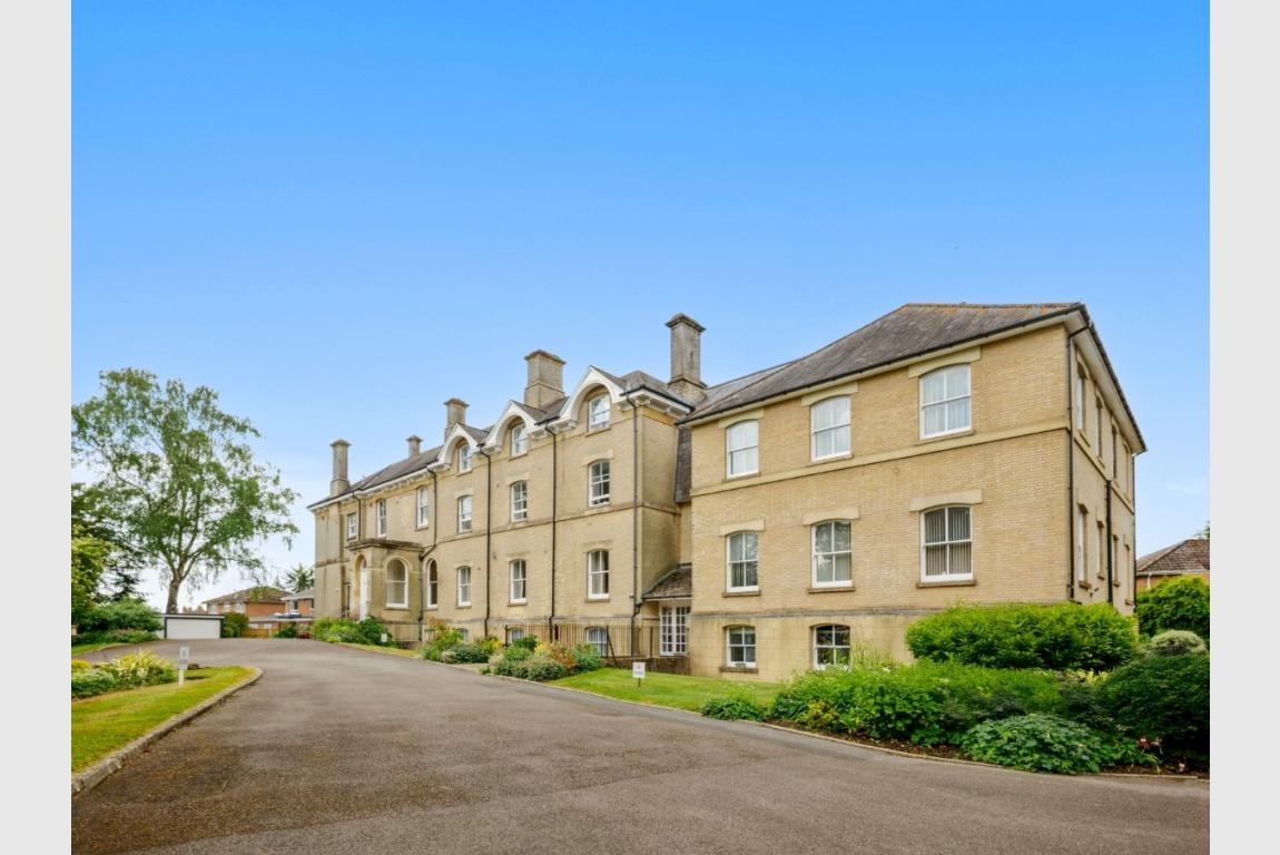 Image: 1 Redcotts Lane Wimborne Dorset Wimborne Town Centre