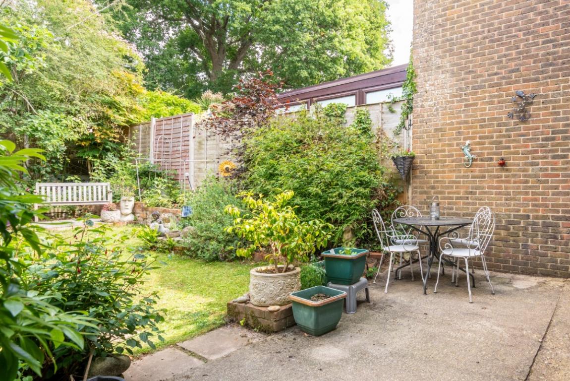 Image: 16 Bridle Way Wimborne Dorset Colehill