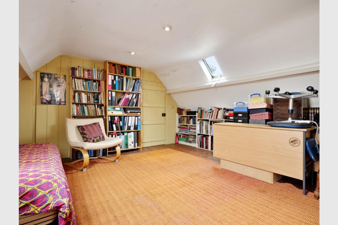 Image: 18 Cromwell Road Wimborne Dorset Wimborne