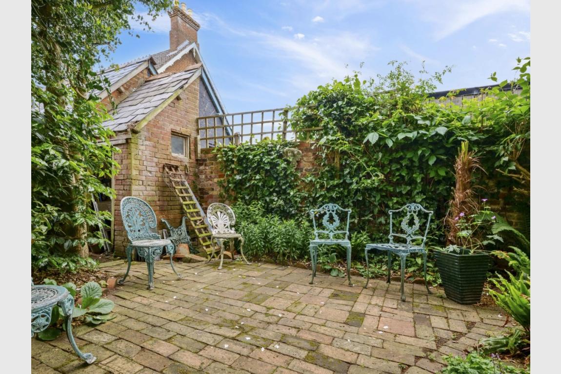 Image: 22 Cromwell Road Wimborne Dorset Wimborne