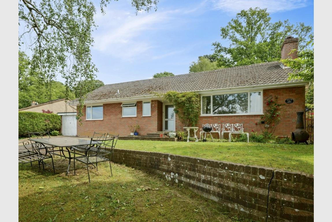 Image: 19 Brook Lane Wimborne Dorset Corfe Mullen