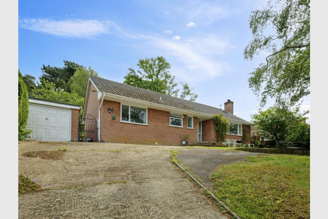 Image: 20 Brook Lane Wimborne Dorset Corfe Mullen