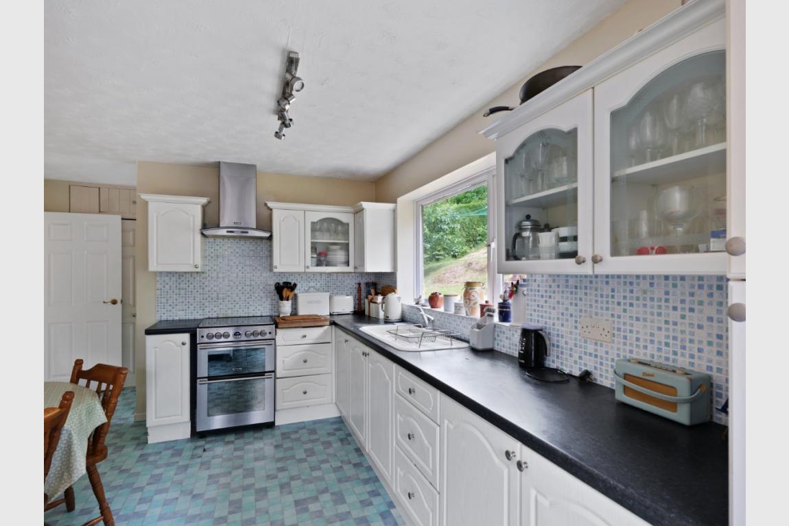 Image: 7 Brook Lane Wimborne Dorset Corfe Mullen