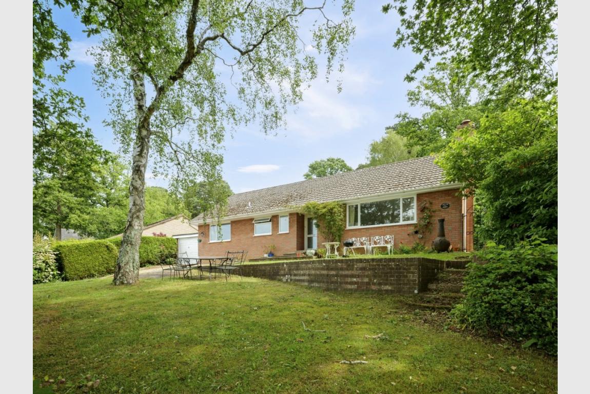 Image: 1 Brook Lane Wimborne Dorset Corfe Mullen