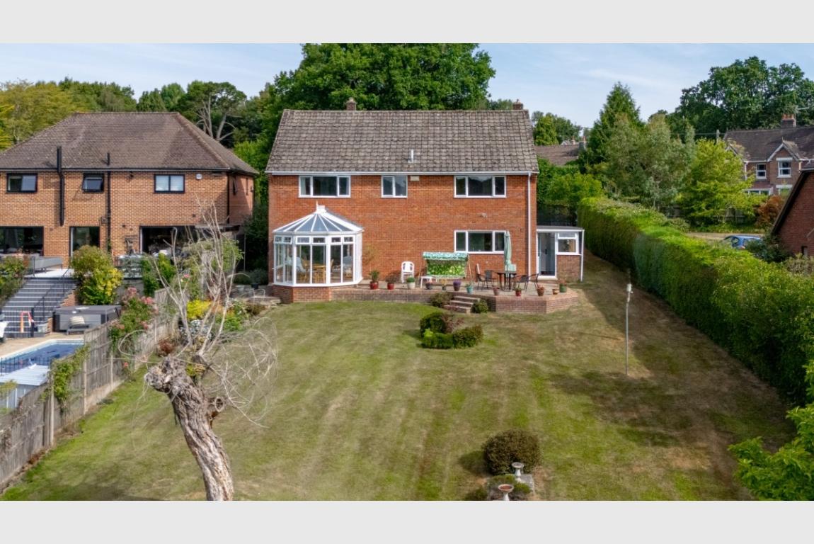 Image: 32 Furzehill Wimborne Dorset Furzehill