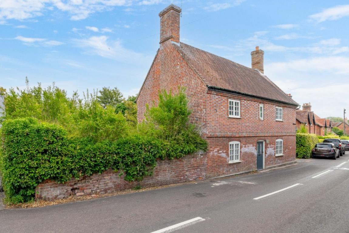 Image: 1 Castle Street Wimborne Dorset Cranborne