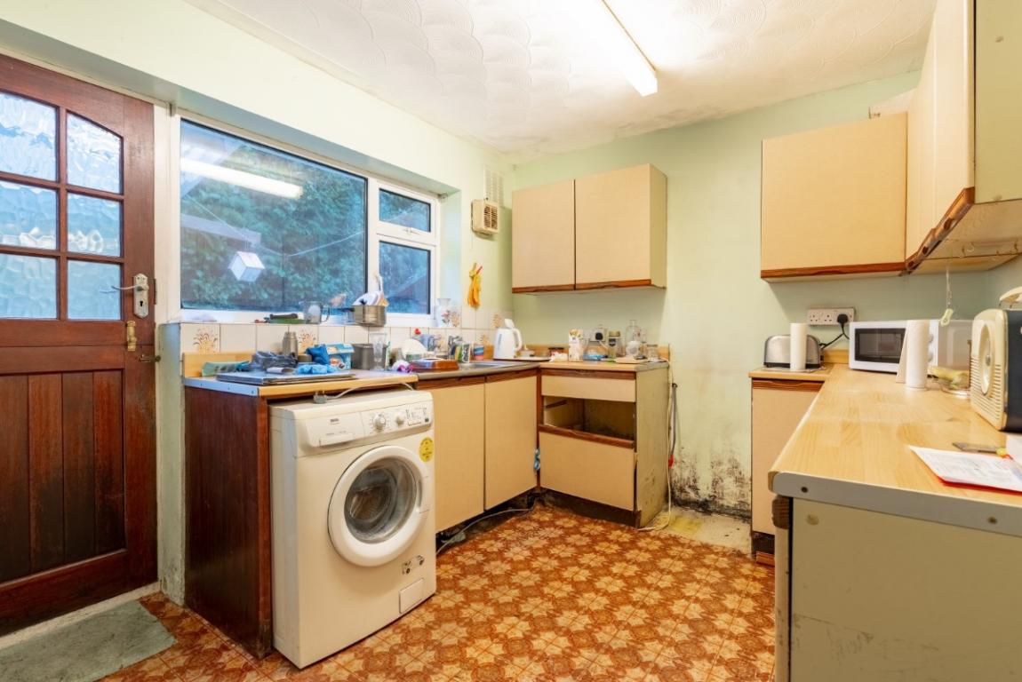Image: 5 Gorse Road Wimborne Dorset Corfe Mullen