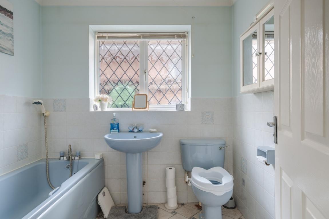 Image: 14 Trenchard Meadow Poole Dorset Lytchett Matravers