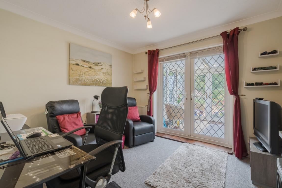 Image: 11 Trenchard Meadow Poole Dorset Lytchett Matravers