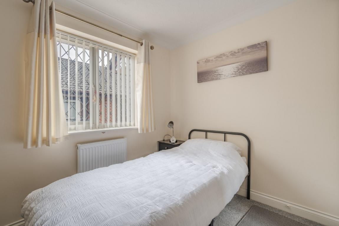 Image: 12 Trenchard Meadow Poole Dorset Lytchett Matravers