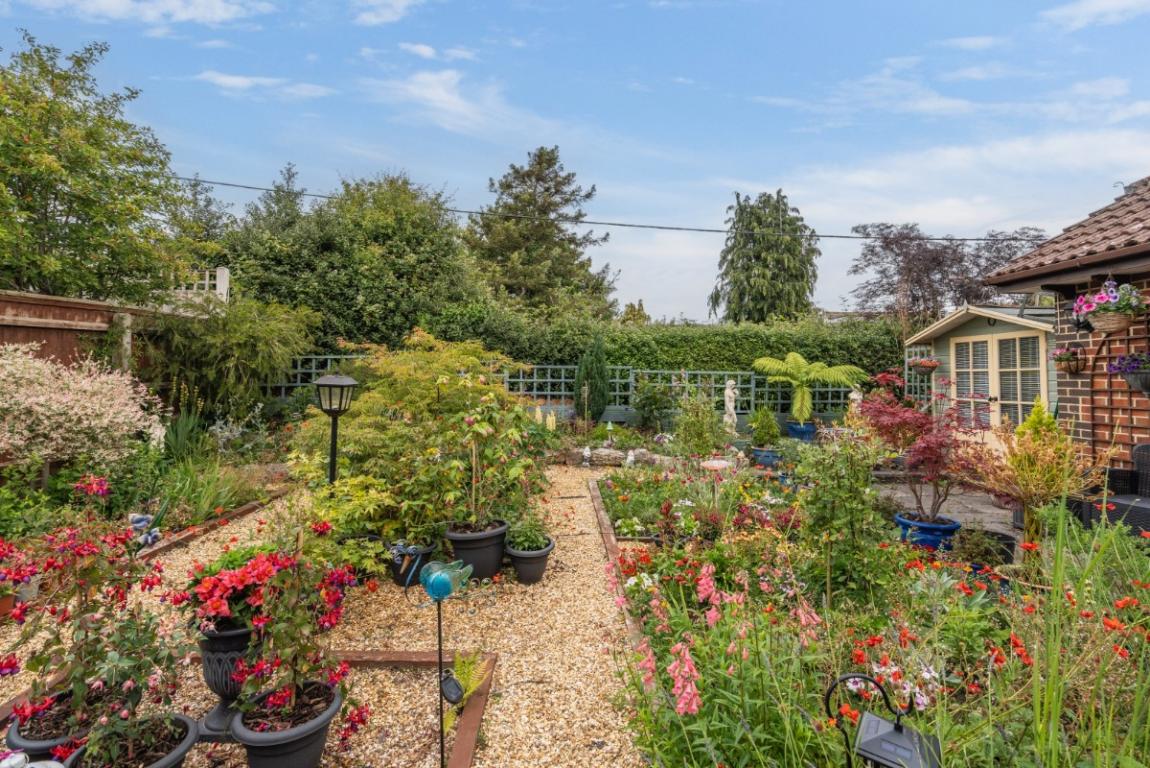 Image: 2 Trenchard Meadow Poole Dorset Lytchett Matravers