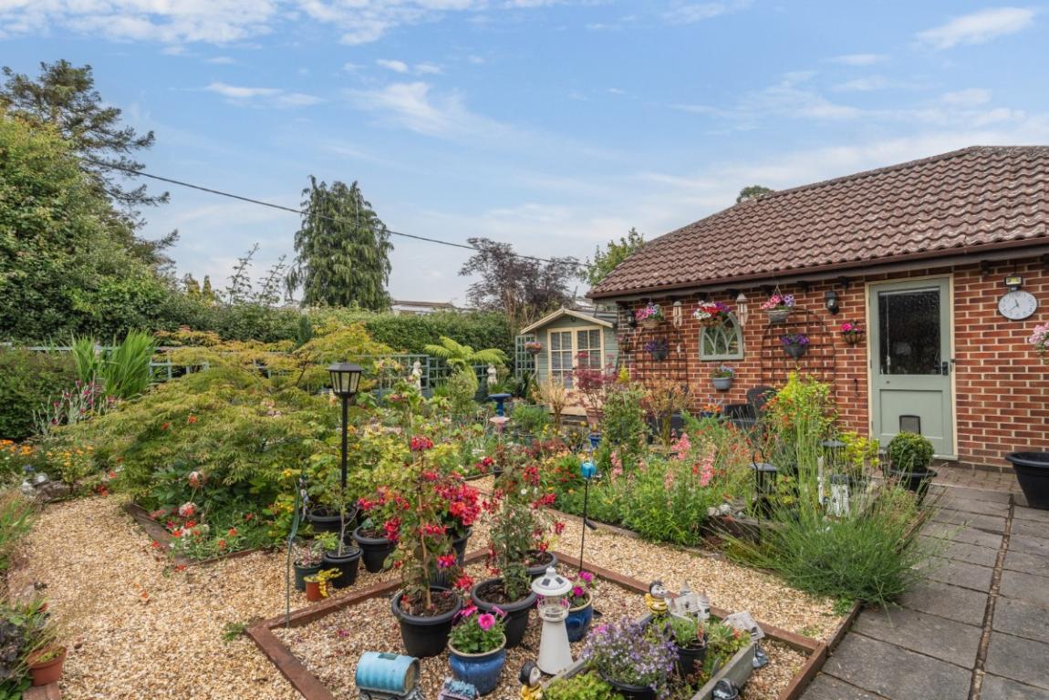 Image: 17 Trenchard Meadow Poole Dorset Lytchett Matravers