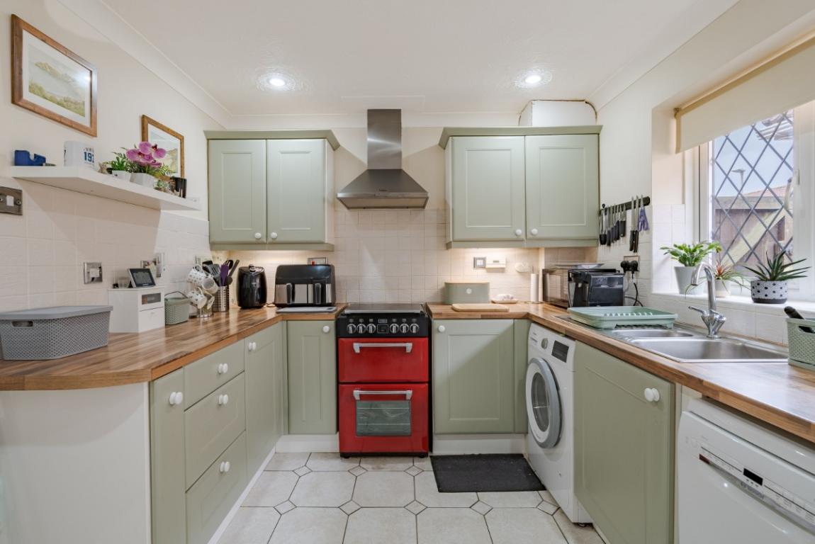 Image: 6 Trenchard Meadow Poole Dorset Lytchett Matravers