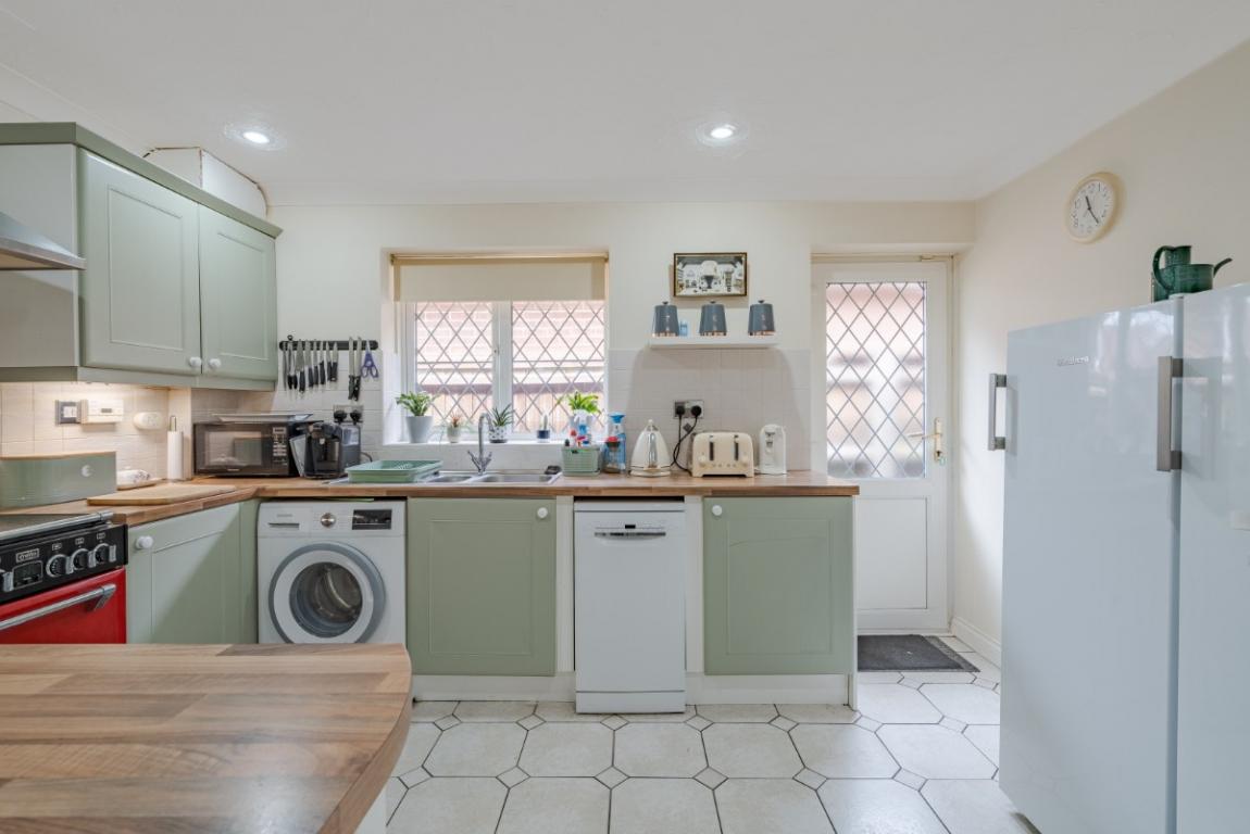 Image: 7 Trenchard Meadow Poole Dorset Lytchett Matravers