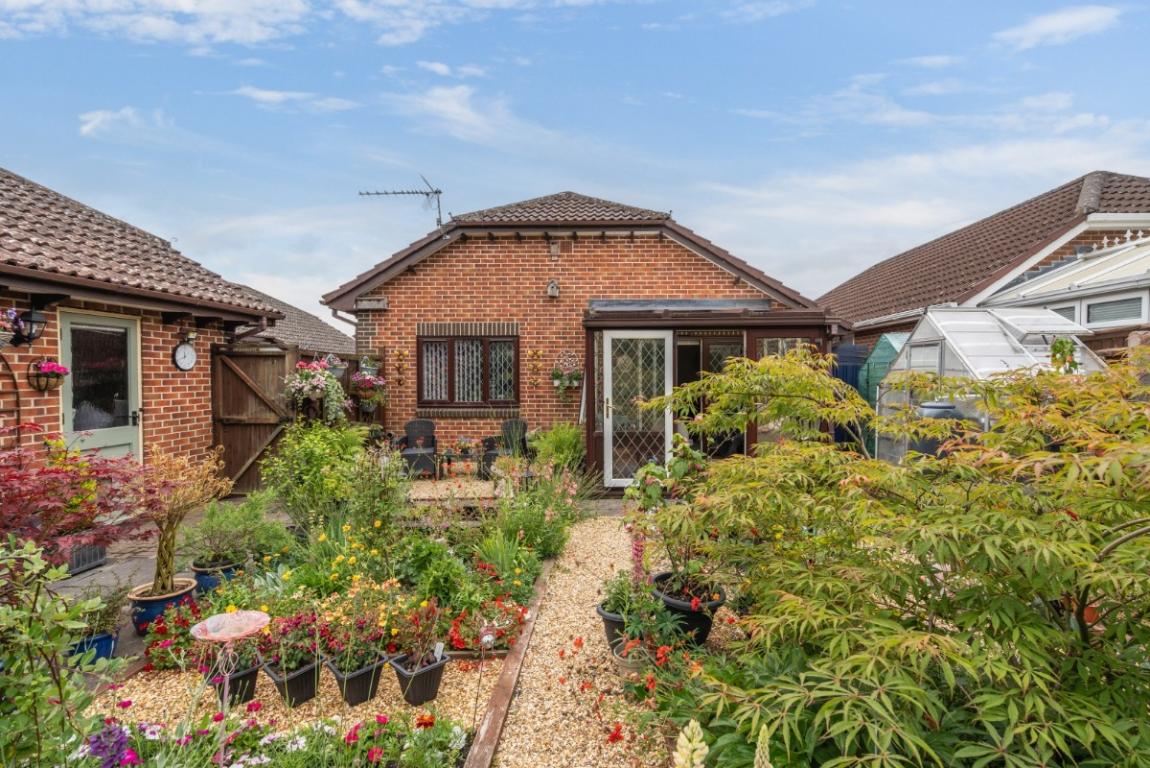 Image: 19 Trenchard Meadow Poole Dorset Lytchett Matravers