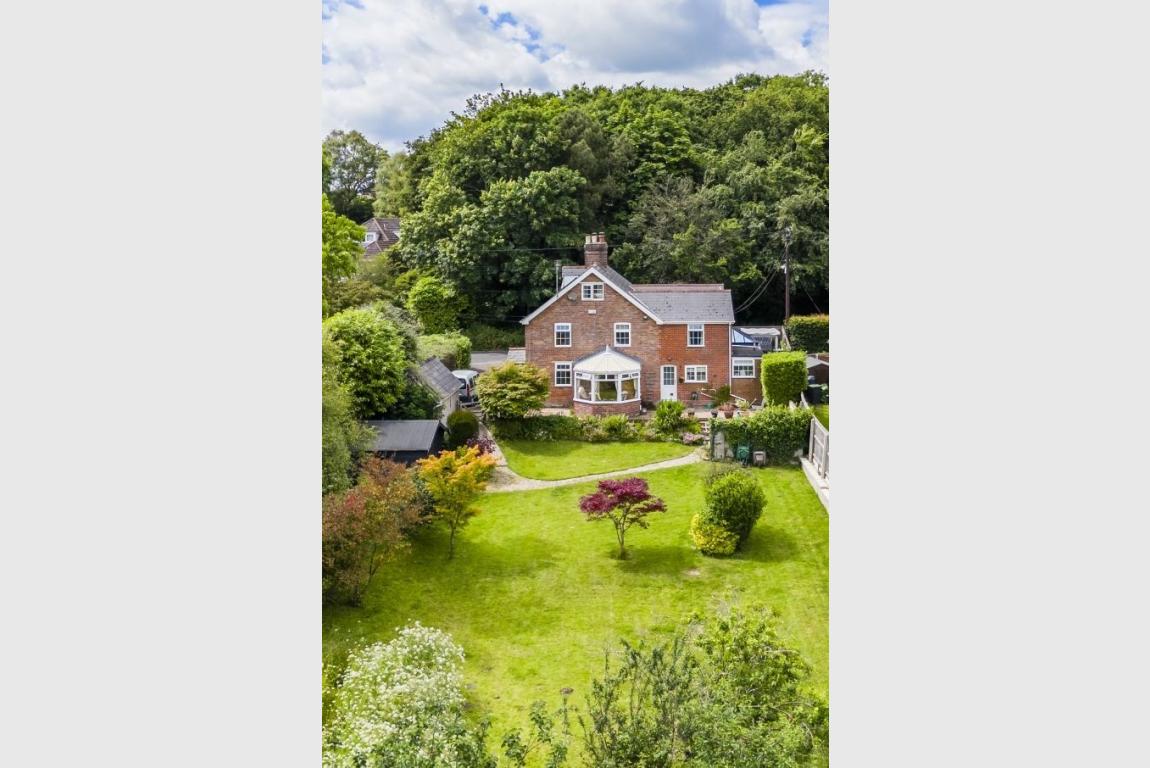 Image: 35 Furzehill Wimborne Dorset Furzehill