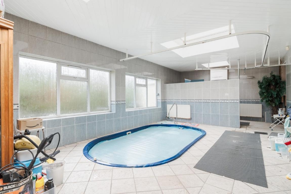 Image: 17 Highfield Road Wimborne Dorset Corfe Mullen