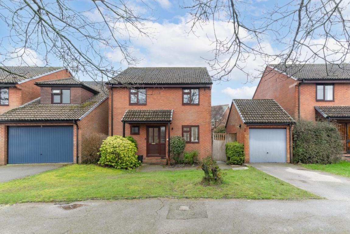 Image: 29 Charborough Close Poole Dorset Lytchett Matravers