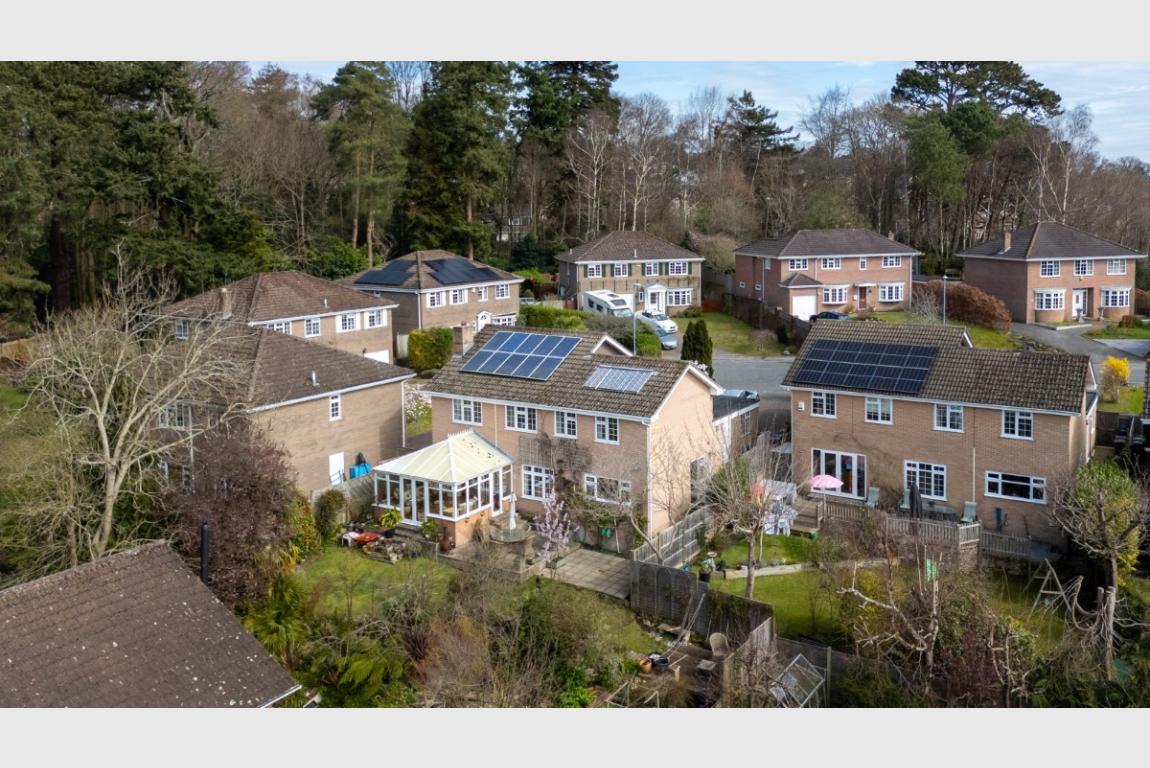 Image: 25 Pine Tree Close Wimborne Dorset Wimborne