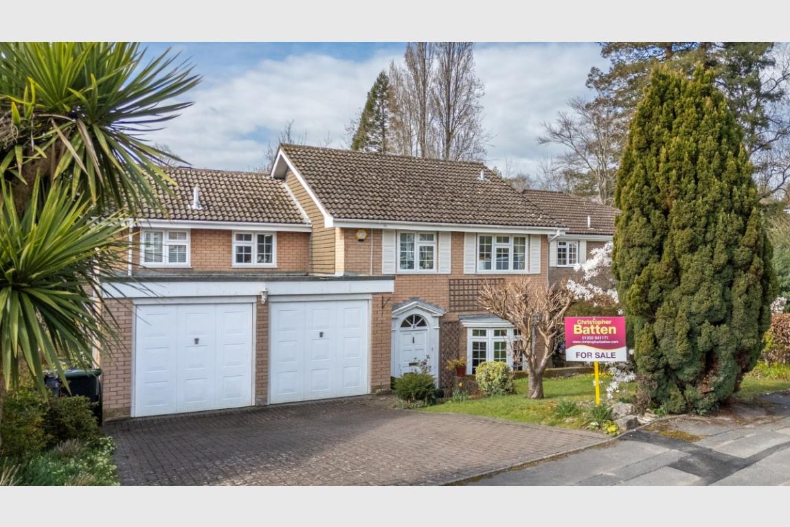 Image: 1 Pine Tree Close Wimborne Dorset Wimborne