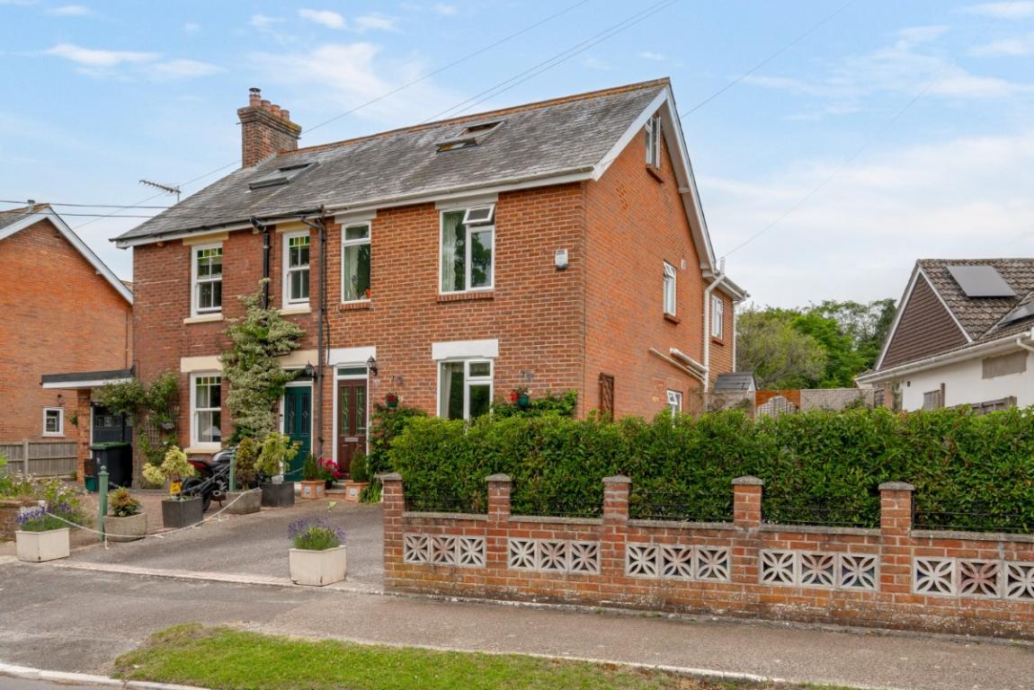 Image: 1 Leigh Lane Wimborne Dorset Wimborne