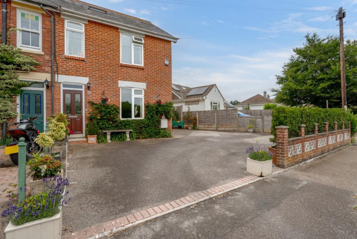 Image: 28 Leigh Lane Wimborne Dorset Wimborne