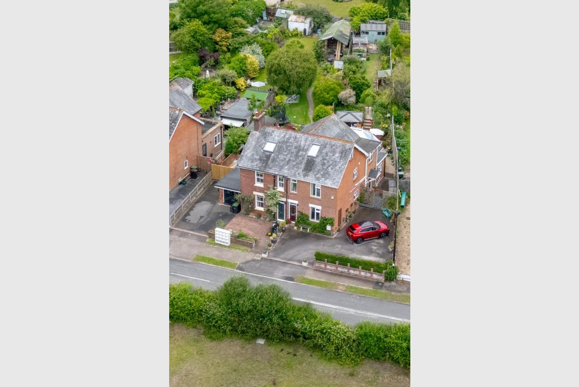 Image: 32 Leigh Lane Wimborne Dorset Wimborne