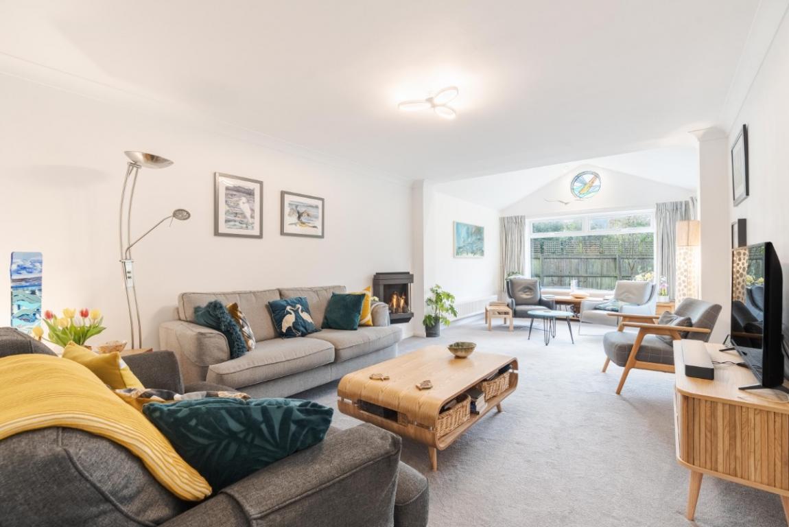 Image: 3 Charborough Close Poole Dorset Lytchett Matravers