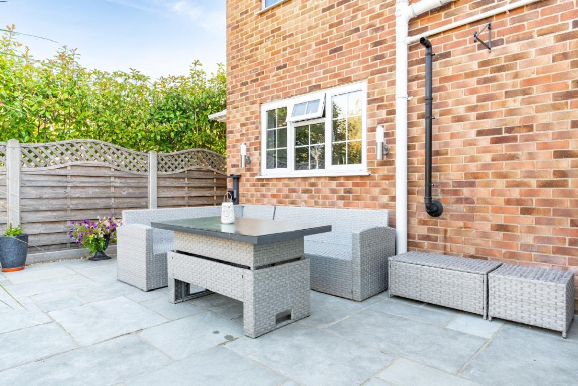 Image: 25 Countess Close Wimborne Dorset Merley