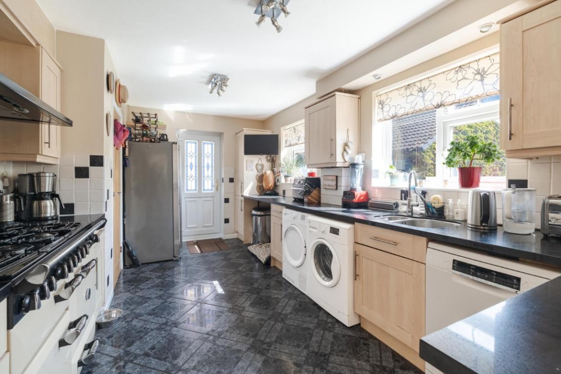 Image: 6 Bridle Way Wimborne Dorset Colehill