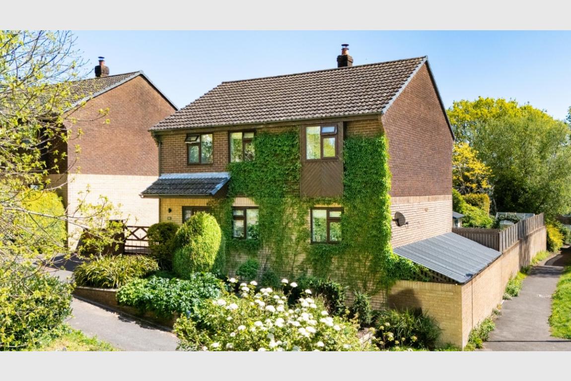 Image: 1 Bridle Way Wimborne Dorset Colehill