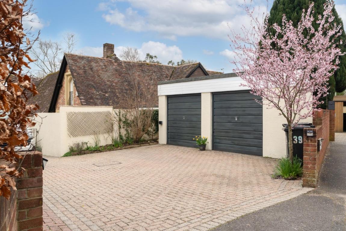 Image: 28 Montacute Way Wimborne Dorset Merley