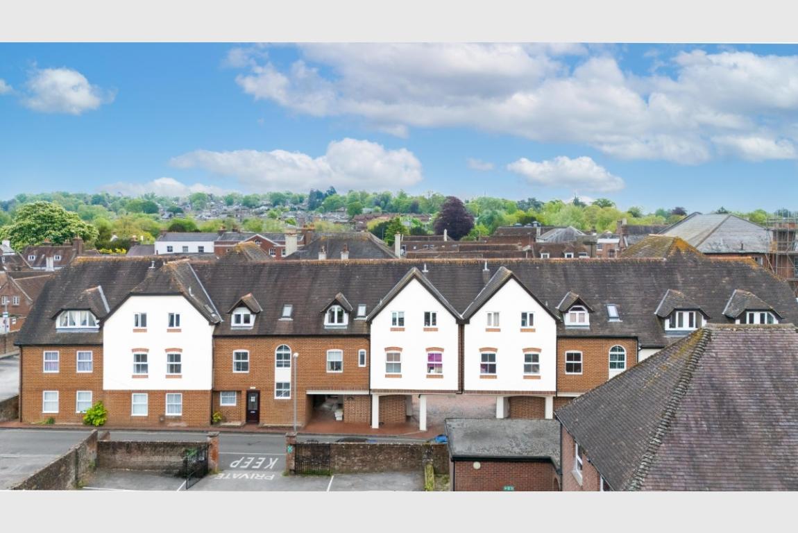 Image: 1 Redcotts Lane Wimborne Dorset Wimborne Town Centre