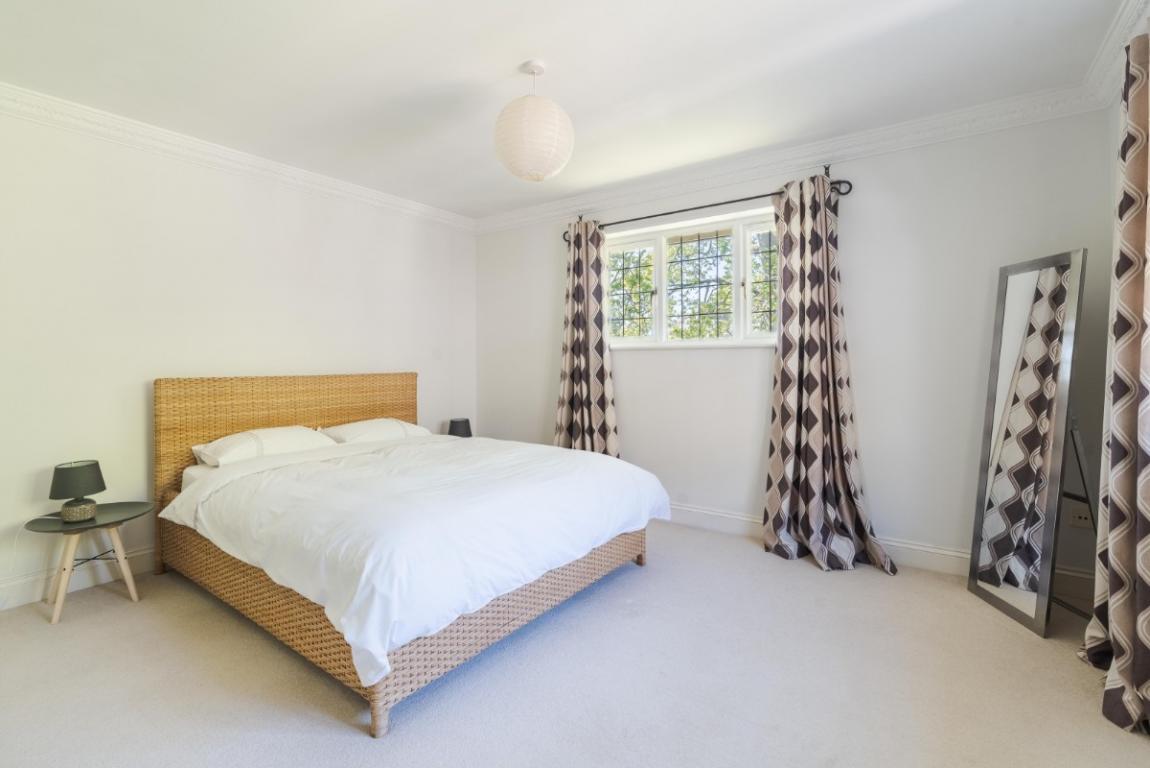 Image: 19 Northleigh Lane Wimborne Dorset Colehill