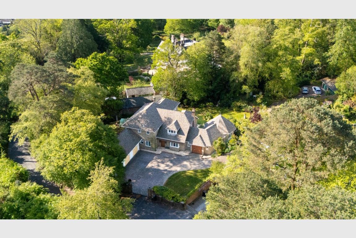 Image: 25 Northleigh Lane Wimborne Dorset Colehill