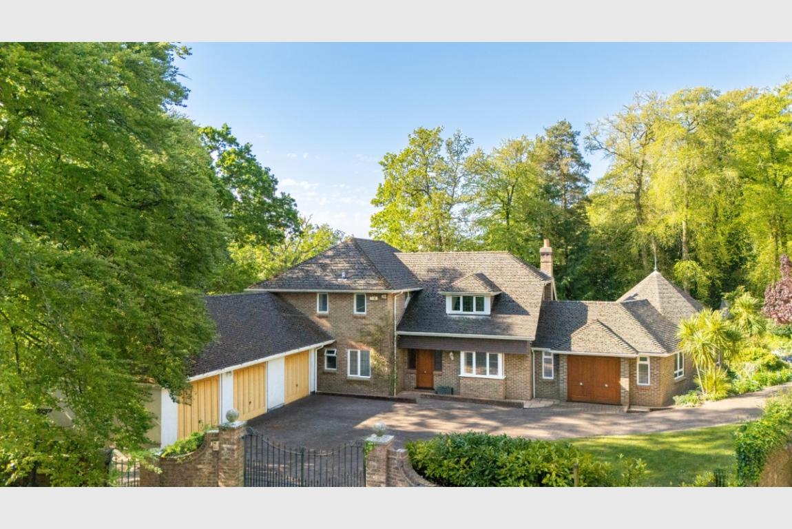 Image: 21 Northleigh Lane Wimborne Dorset Colehill