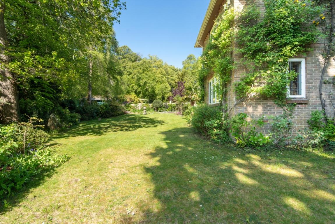 Image: 29 Northleigh Lane Wimborne Dorset Colehill