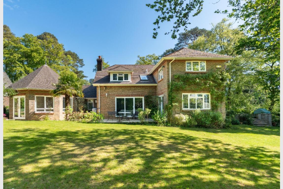 Image: 2 Northleigh Lane Wimborne Dorset Colehill