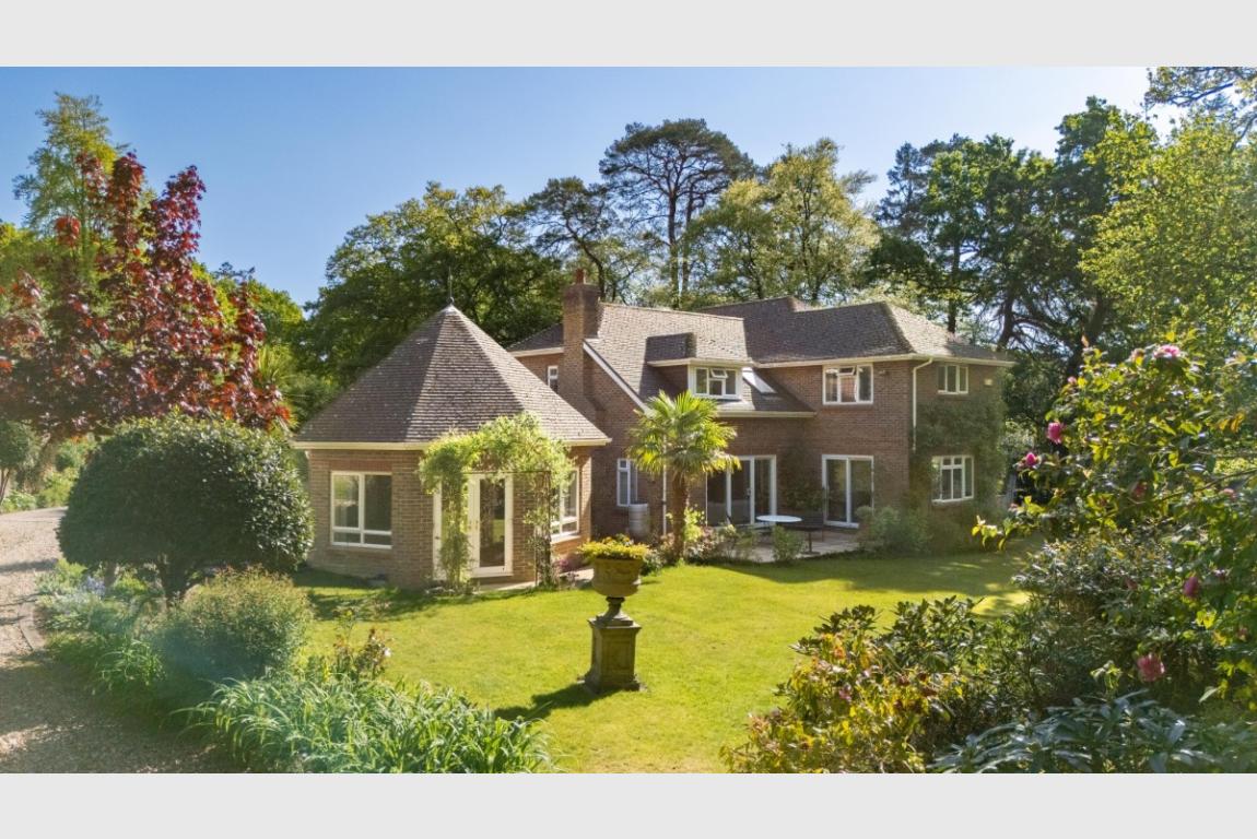 Image: 30 Northleigh Lane Wimborne Dorset Colehill
