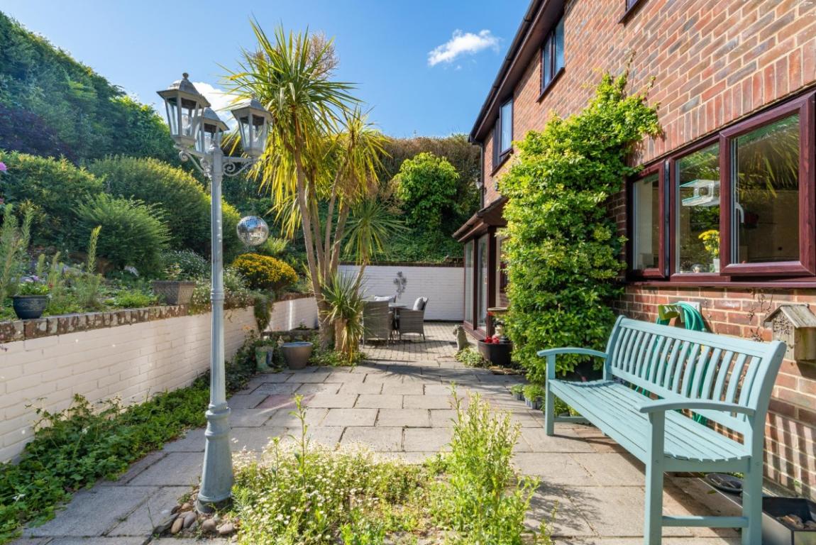 Image: 21 Old Rectory Close Wimborne Dorset Corfe Mullen