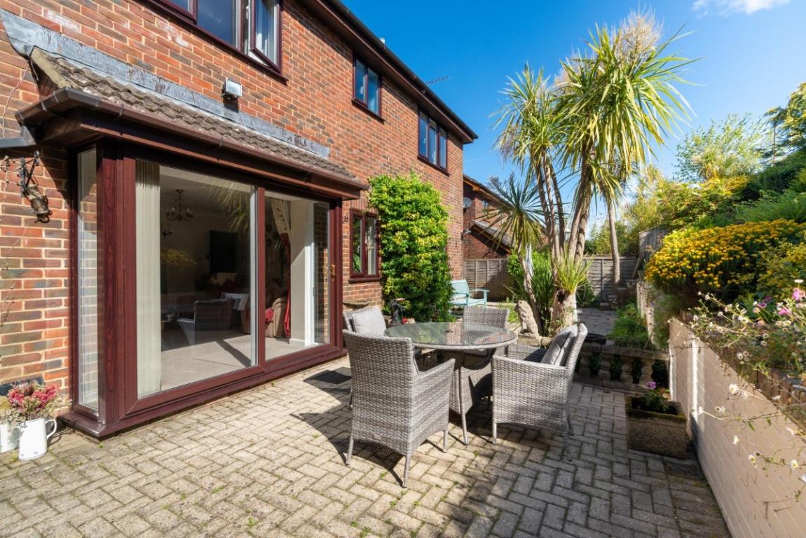 Image: 20 Old Rectory Close Wimborne Dorset Corfe Mullen