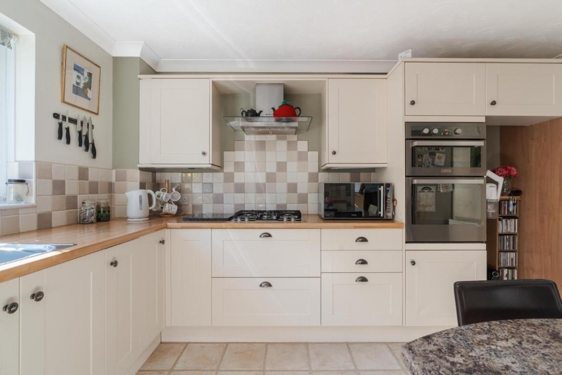 Image: 6 Old Rectory Close Wimborne Dorset Corfe Mullen