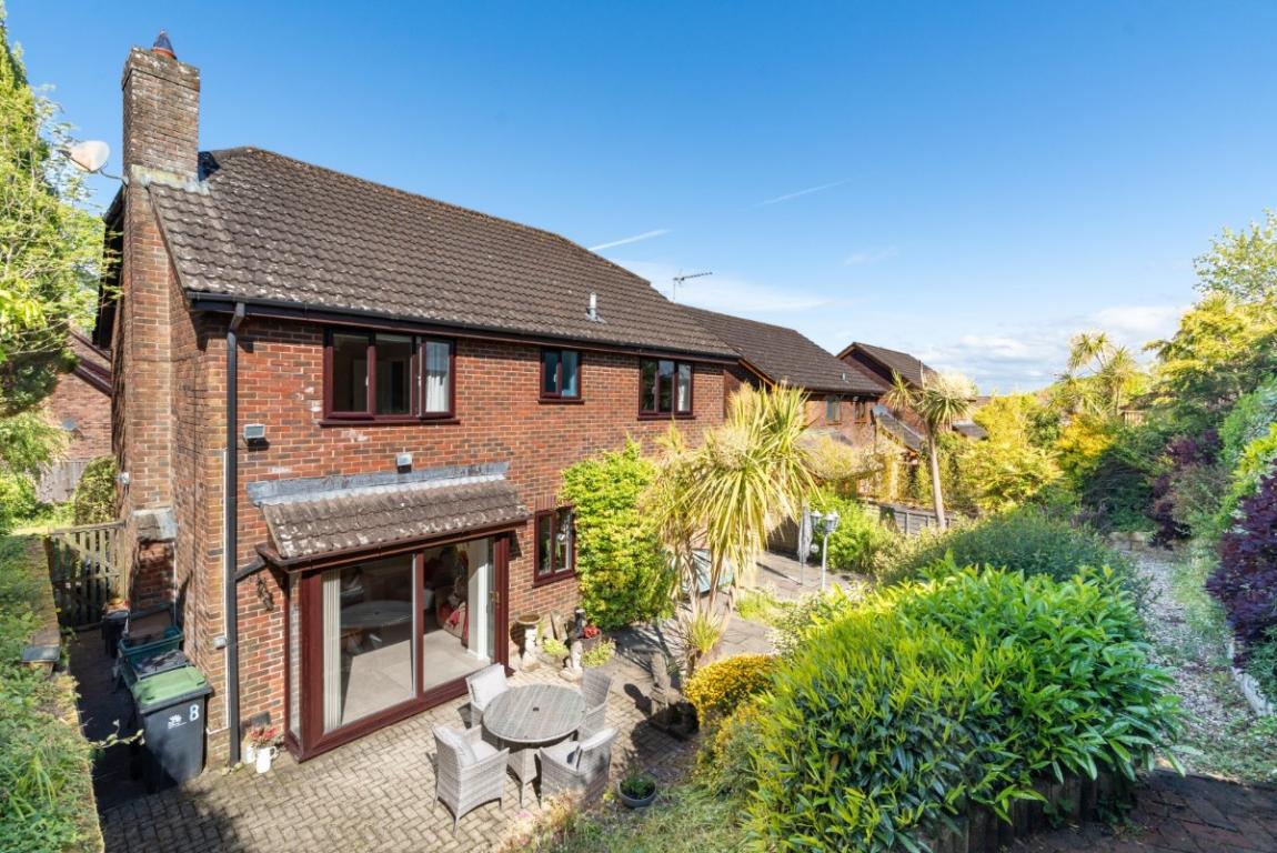 Image: 22 Old Rectory Close Wimborne Dorset Corfe Mullen