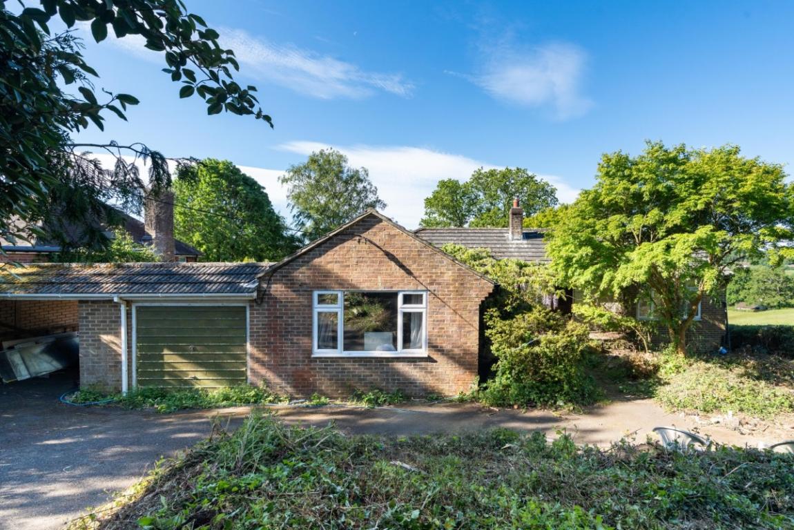 Image: 23 Blandford Road Wimborne Dorset Corfe Mullen