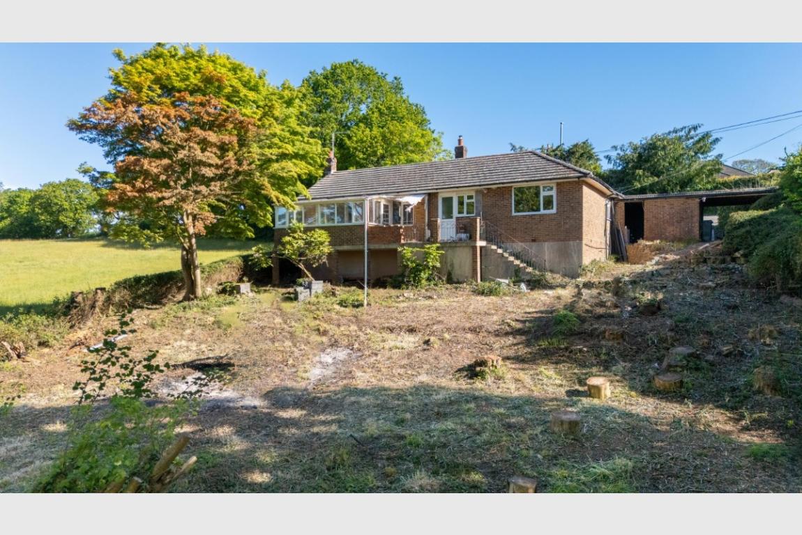Image: 4 Blandford Road Wimborne Dorset Corfe Mullen