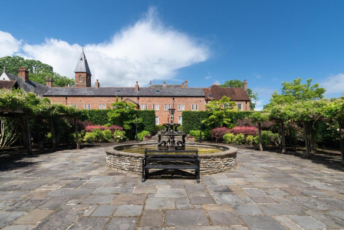 Image: 30 The Cloisters Wimborne Dorset Stapehill